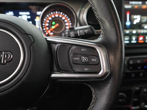 Used 2019 Jeep Wrangler Unlimited Sahara w/ Uconnect 4C Nav & Sound Group AWD/4WD image 25