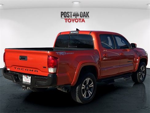 Used 2017 Toyota Tacoma TRD Sport w/ Tow Package image 7