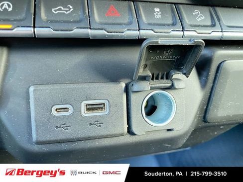 Used 2021 Chevrolet Silverado 1500 RST image 38