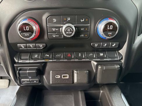 Used 2021 GMC Sierra 3500 Denali w/ Denali Ultimate Package image 33