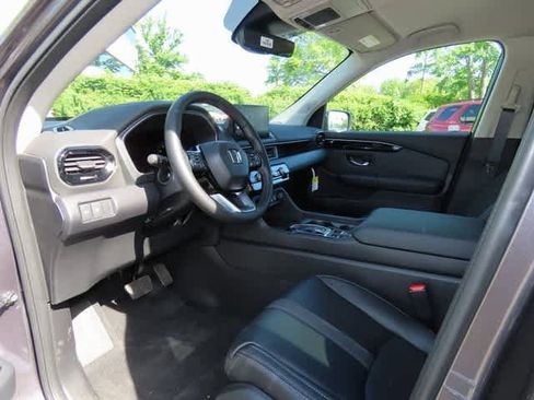 New 2025 Honda Pilot EX-L image 2