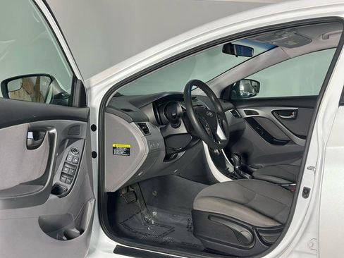 Used 2016 Hyundai Elantra SE w/ Option Group 02 FWD image 11