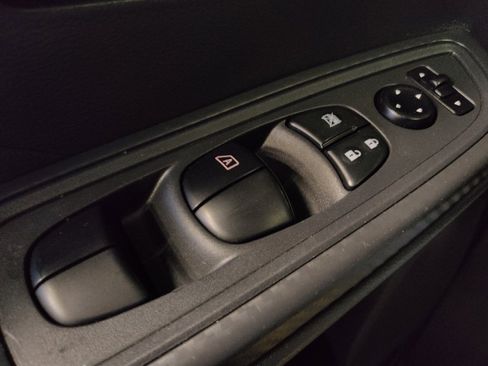 Used 2025 Nissan Versa S FWD image 27
