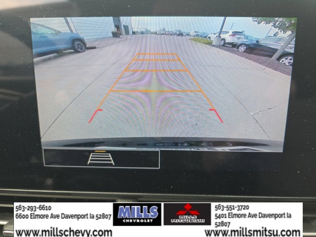 Used 2025 Chevrolet Trax RS w/ Sunroof Package FWD image 12