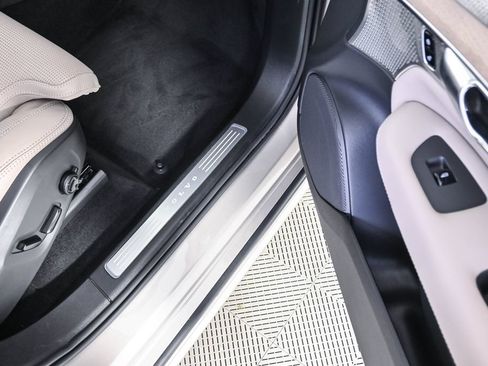 Certified 2025 Volvo XC90 T8 Ultra AWD/4WD image 28