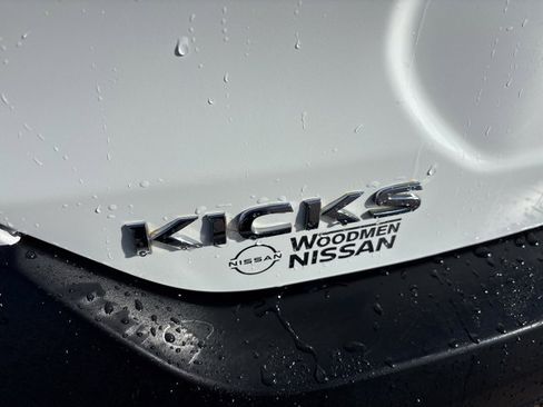 Used 2018 Nissan Kicks S image 13