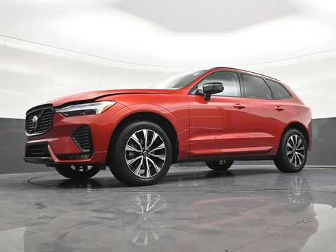 Used 2024 Volvo XC60 B5 Core AWD/4WD image 25