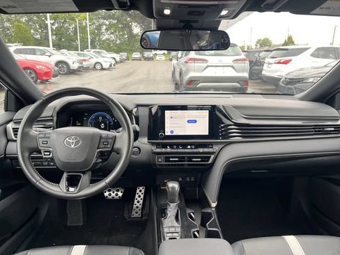 Used 2025 Toyota Camry SE FWD image 26