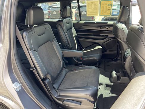 Used 2025 Jeep Grand Cherokee L Altitude AWD/4WD image 25
