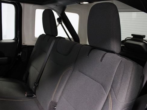 Used 2024 Jeep Wrangler Sahara image 21