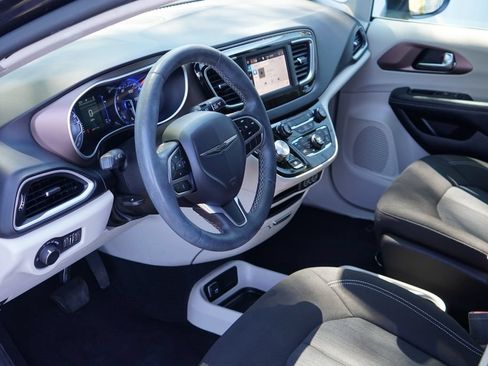 Used 2023 Chrysler Voyager LX FWD image 12