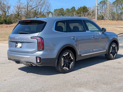 Used 2024 Kia Telluride EX w/ EX Captain's Chair Package image 7