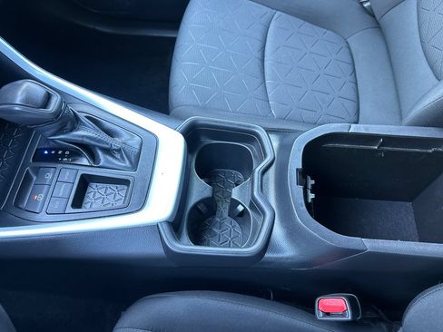 Used 2020 Toyota RAV4 XLE w/ All Weather Liner Package FWD image 32