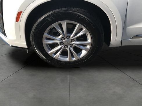 Certified 2024 Cadillac XT6 Luxury w/ LPO, Floor Liner Package AWD/4WD image 3