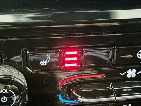 Used 2023 Jeep Grand Cherokee L Laredo image 14