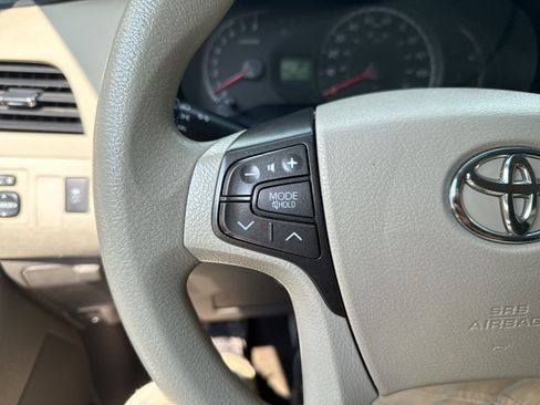 Used 2013 Toyota Sienna LE w/ Towing Pkg FWD image 16