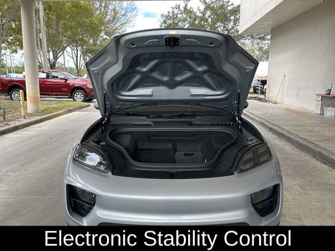 Used 2025 Porsche Macan Electric RWD image 11