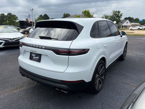 Used 2023 Porsche Cayenne AWD/4WD image 5