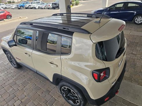 Used 2016 Jeep Renegade Trailhawk w/ Safety & Security Group image 17