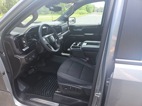 Used 2023 Chevrolet Silverado 1500 LT AWD/4WD image 16