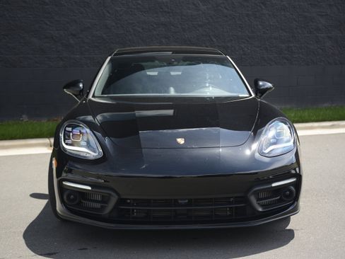 Certified 2023 Porsche Panamera image 10