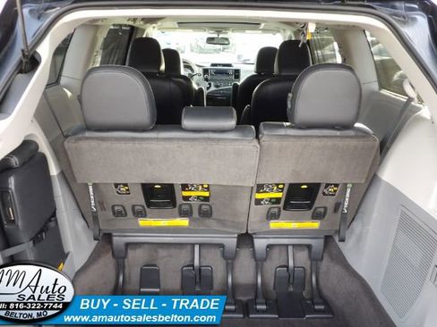 Used 2012 Toyota Sienna SE image 15