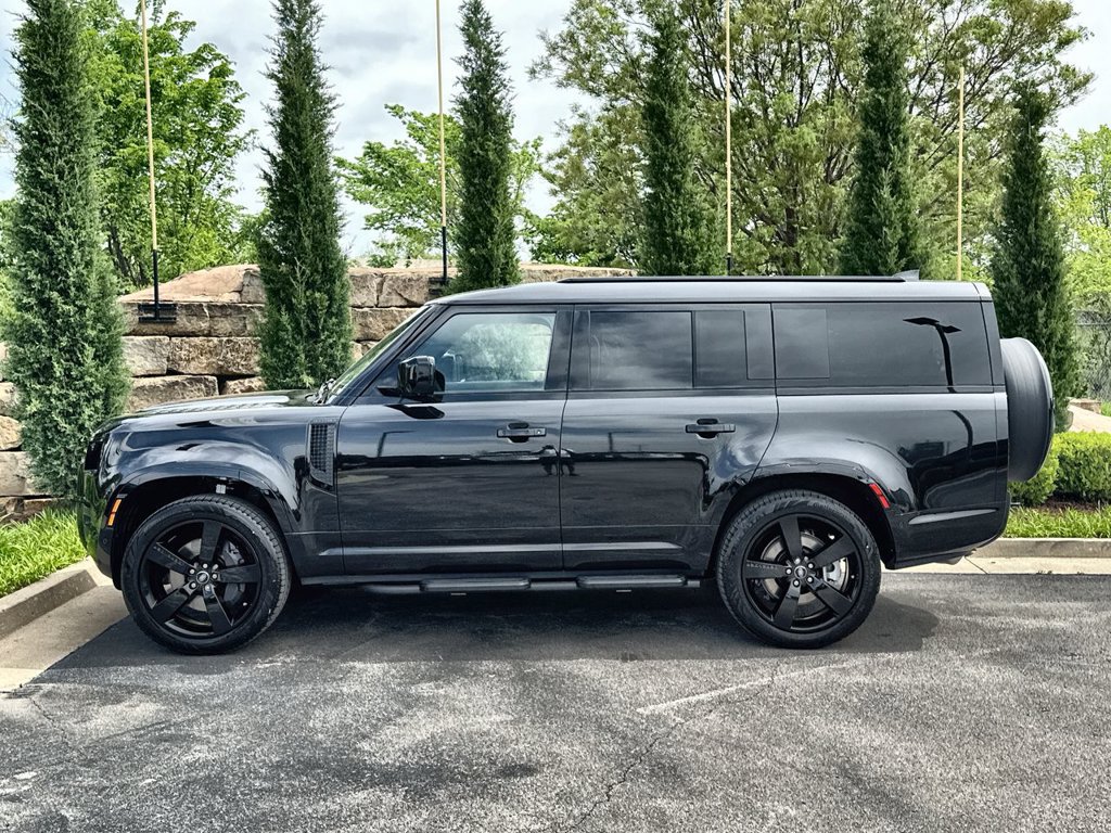 Certified 2025 Land Rover Defender 130 X-Dynamic SE AWD/4WD image 2