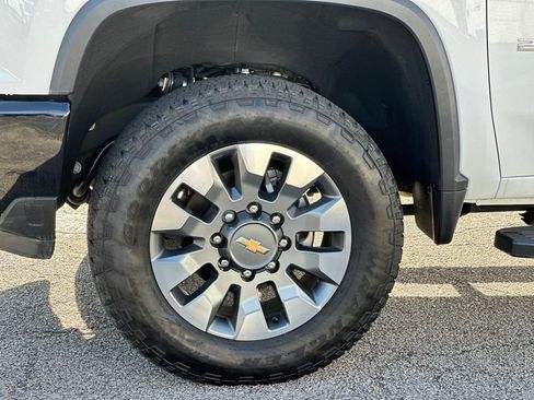 Used 2024 Chevrolet Silverado 2500 Custom w/ Custom Value Package image 31