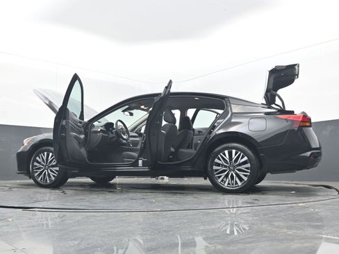 Certified 2025 Nissan Altima 2.5 SV image 42