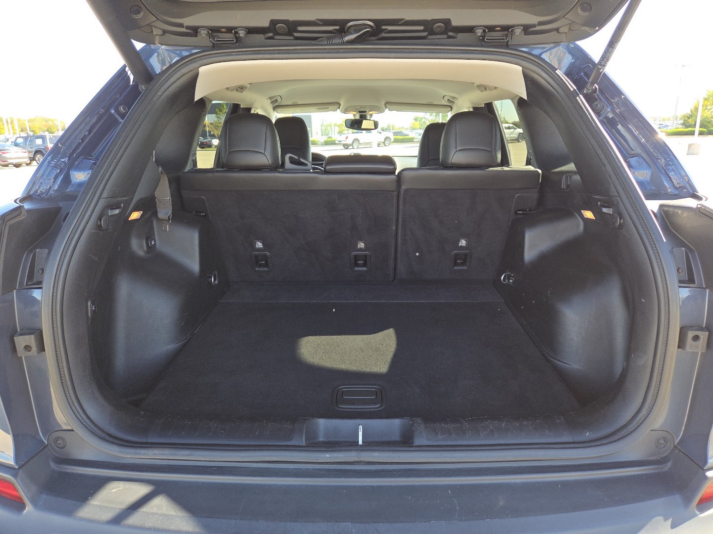 Used 2019 Jeep Cherokee Latitude Plus w/ Comfort/Convenience Group AWD/4WD image 19