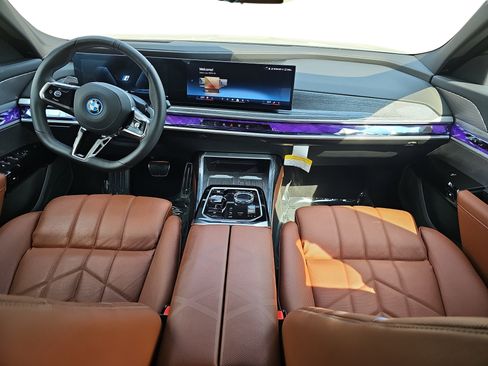 Certified 2025 BMW 750e xDrive AWD/4WD image 10