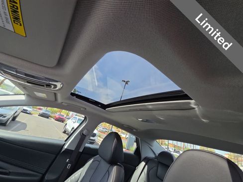 Used 2025 Hyundai Elantra Limited FWD image 29