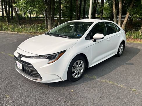 Used 2025 Toyota Corolla LE FWD image 7