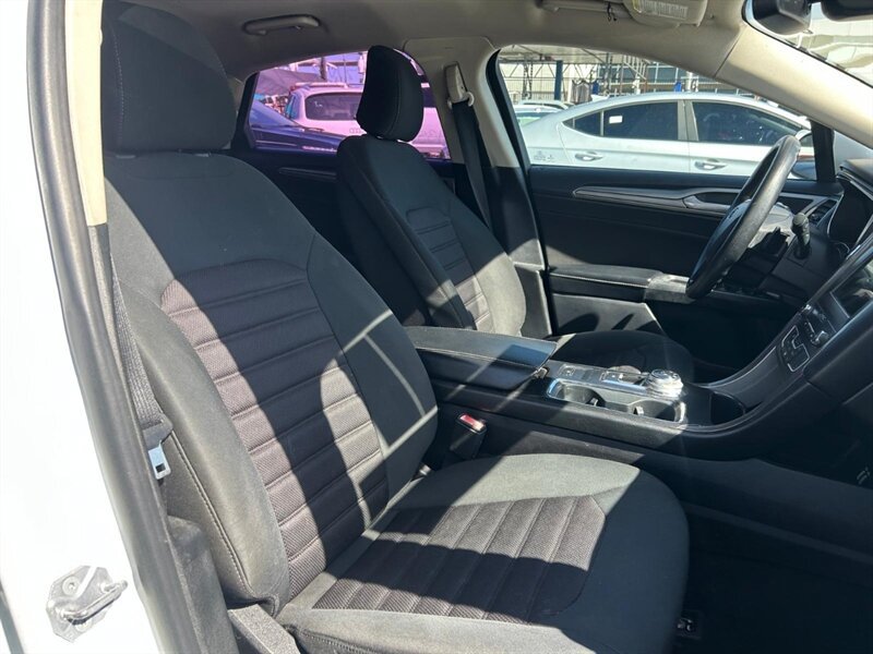 Used 2019 Ford Fusion SE FWD image 11