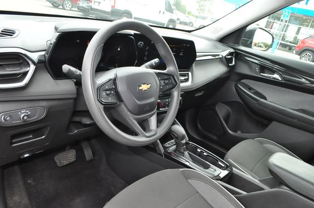 Used 2024 Chevrolet TrailBlazer LT AWD/4WD image 9