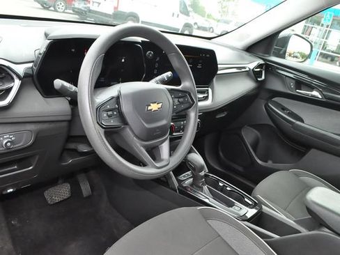 Used 2024 Chevrolet TrailBlazer LT AWD/4WD image 9