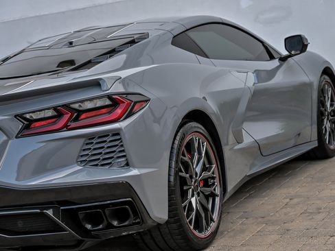 Used 2025 Chevrolet Corvette Stingray Preferred Cpe w/ Stealth Interior Trim Package RWD image 17