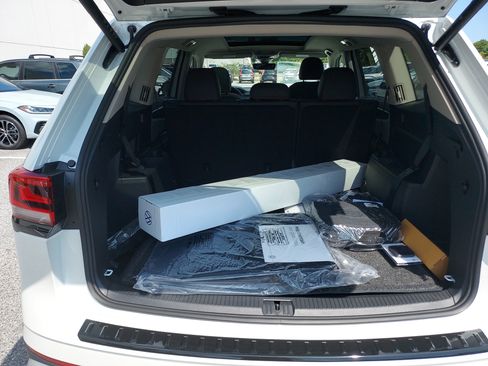 New 2026 Volkswagen Atlas Peak Edition image 13