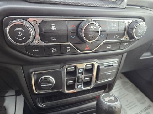 Used 2021 Jeep Wrangler Unlimited Sahara w/ Uconnect 4C Nav & Sound Group AWD/4WD image 22
