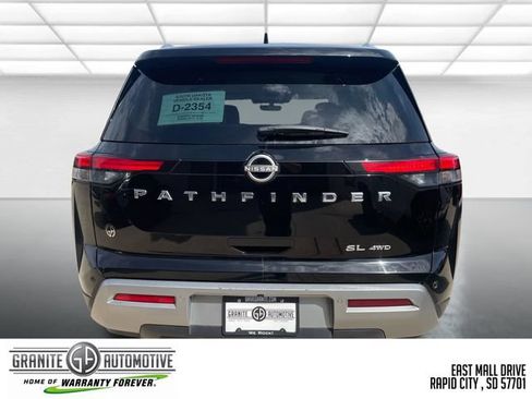 Used 2025 Nissan Pathfinder SL AWD/4WD image 5