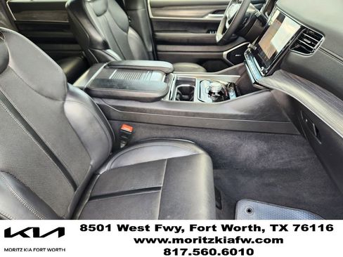 Used 2024 Jeep Wagoneer L Series II w/ Flexible Seating Group RWD image 13