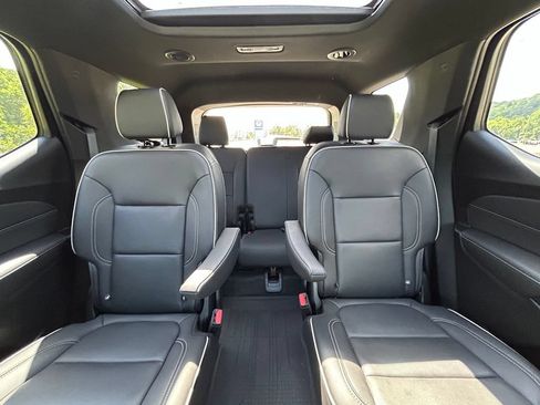 Used 2023 Chevrolet Traverse Premier AWD/4WD image 8
