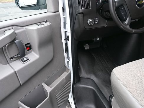 Used 2022 Chevrolet Express 2500 w/ Driver Convenience Package image 7