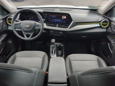 Used 2024 Chevrolet Trax LT w/ Driver Confidence Package FWD image 24