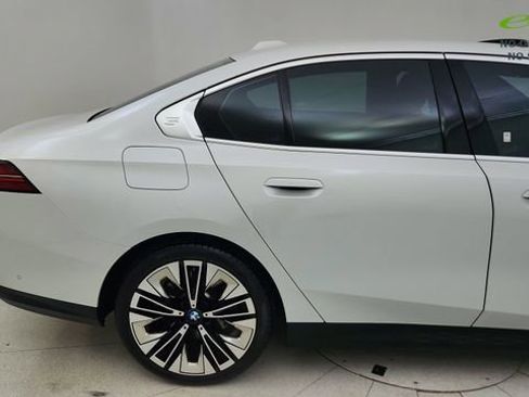 Used 2026 BMW 540i xDrive AWD/4WD image 7