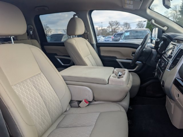 Used 2017 Nissan Titan SV AWD/4WD image 19