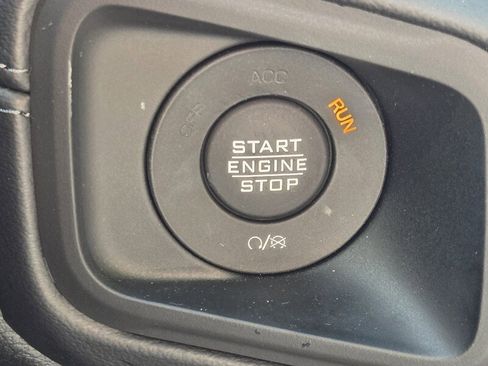 Used 2025 Jeep Gladiator Rubicon AWD/4WD image 27