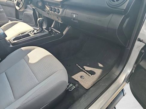 Used 2018 Toyota Tacoma SR image 16
