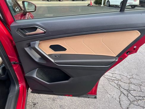 Used 2022 Volkswagen Tiguan SE image 55