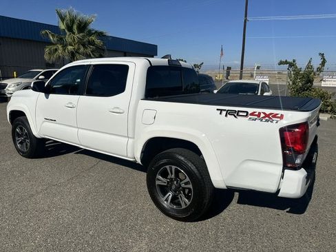Used 2018 Toyota Tacoma TRD Sport w/ Technology Package AWD/4WD image 6